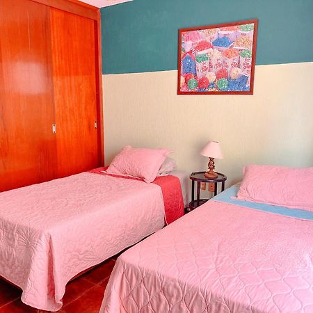 Colorful Family Condo With Terrace And Free Parking Guanajuato Kültér fotó