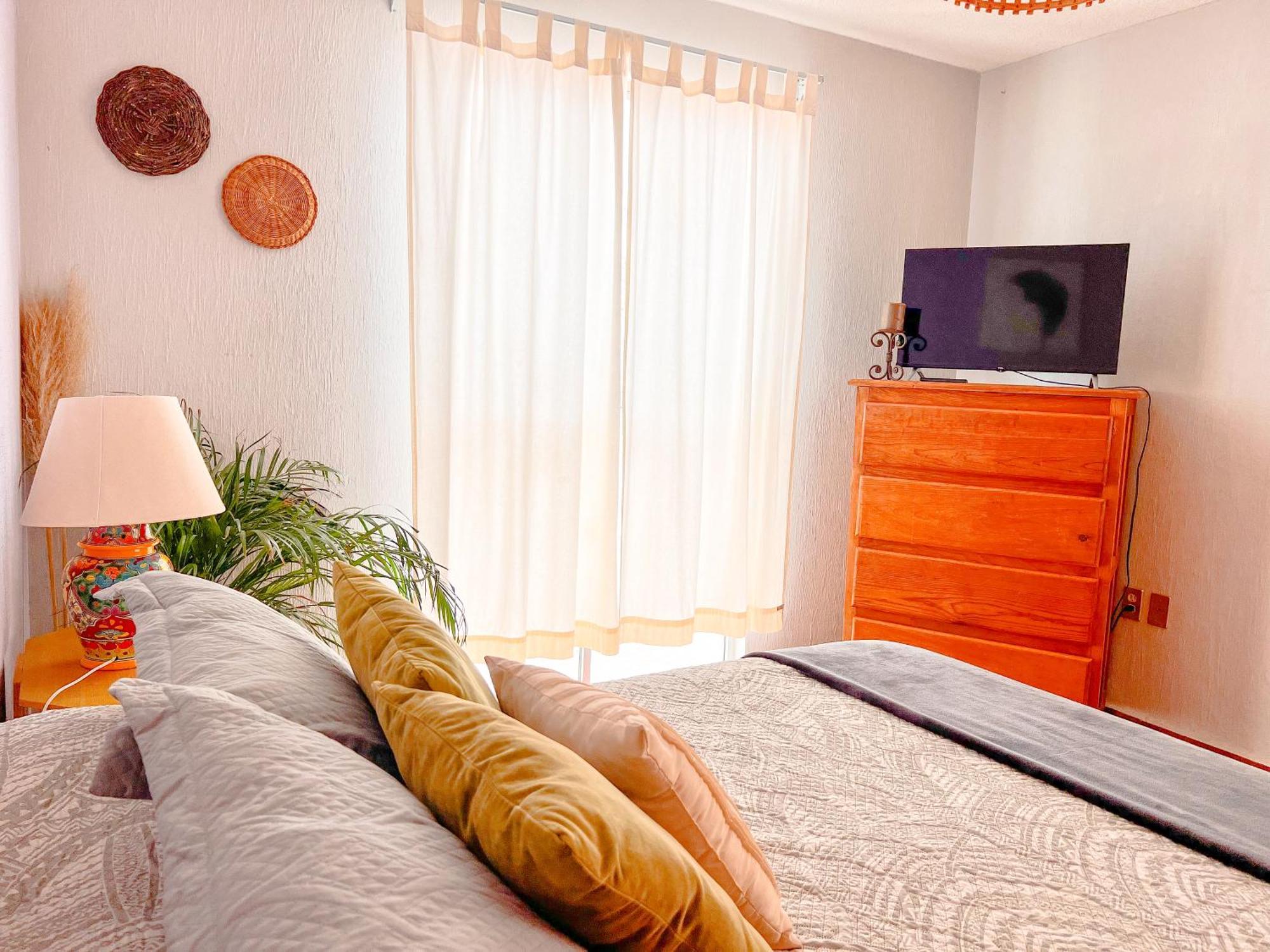 Colorful Family Condo With Terrace And Free Parking Guanajuato Kültér fotó