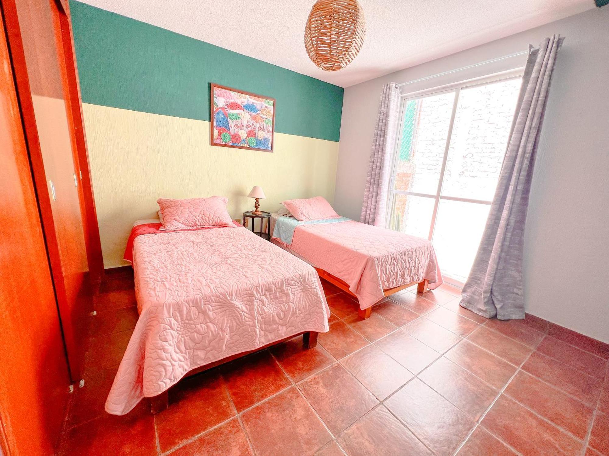 Colorful Family Condo With Terrace And Free Parking Guanajuato Kültér fotó