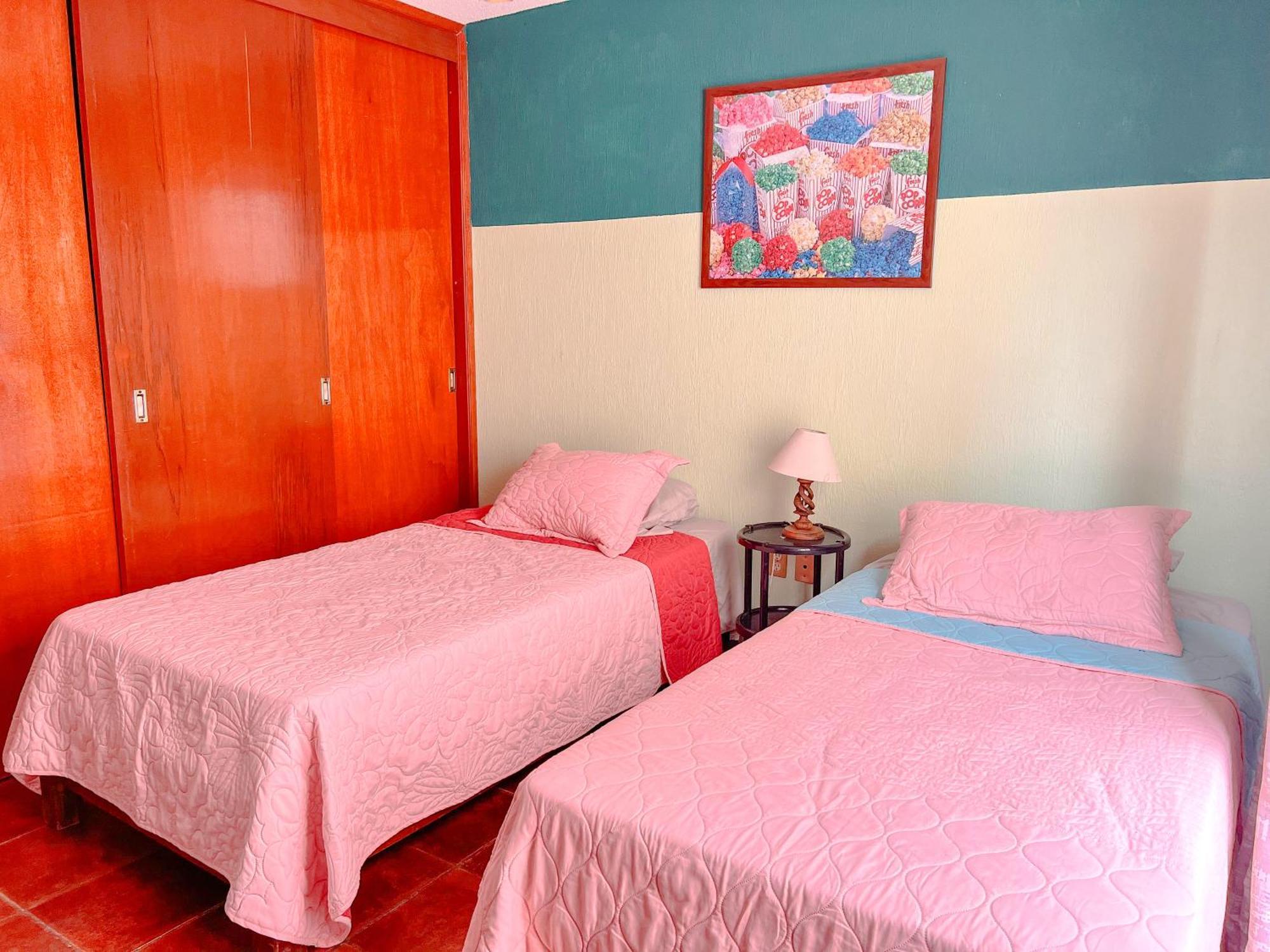 Colorful Family Condo With Terrace And Free Parking Guanajuato Kültér fotó